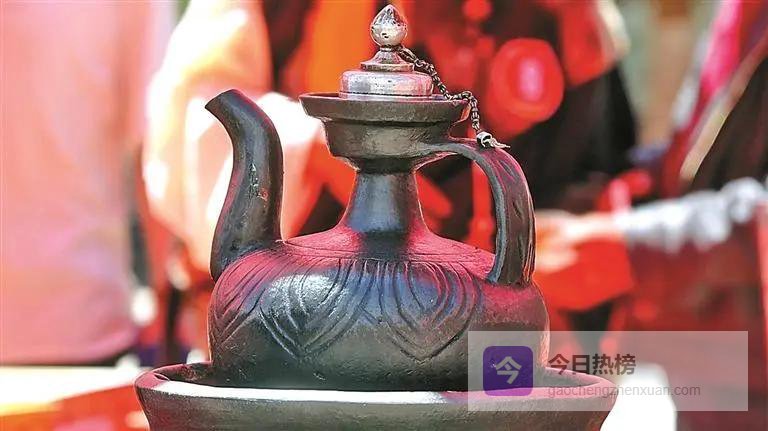 文化中国行丨一捧陶土的“浴火重生”——察雅黑陶在传承与创新中焕发新活力