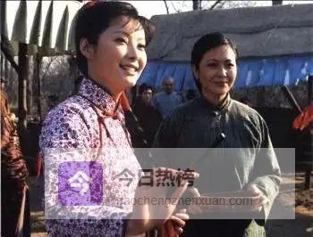 《啼笑因缘》原著：看到沈凤喜从卖唱女到姨太太再到疯人院，才知底层女性妄想靠嫁人改命，下场究竟能有多凄惨