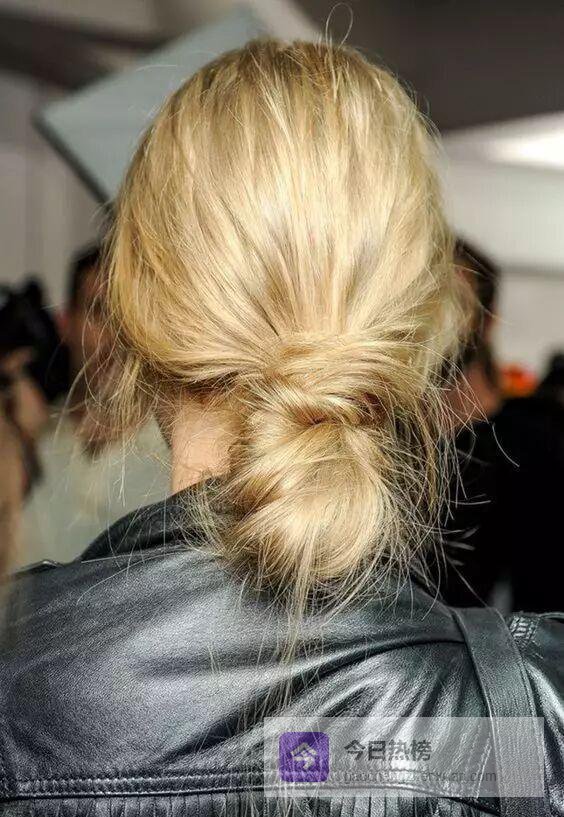 夏天不洗头也能时髦出街的Banana Bun