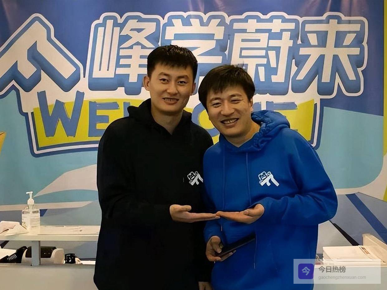 张雪峰离世后？峰学蔚来新掌舵人武亮扛旗，能否延续辉煌引关注