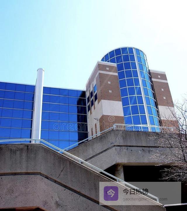 美丽华倒了，汕尾的魂丢了一半？那栋烂楼里，藏着三代人的青春