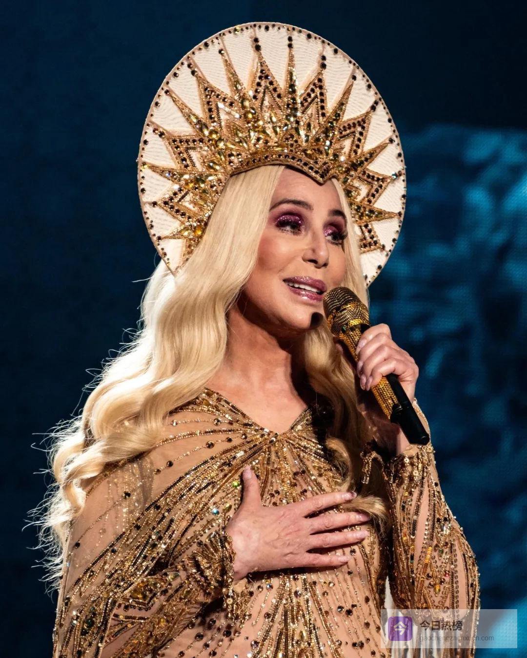 76岁雪儿牵手36岁黑人男友：爱情不分年龄，只分心跳