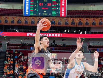 CBA今晚连打6场混战，上海冲21连胜，京鲁死战，四川求首胜