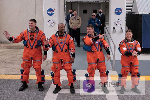 美国飞船成功绕月，中国却一声不吭？看懂这三点，就知道谁在裸泳