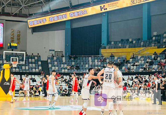 广厦6分险胜山东拒逆转，高诗岩空砍22+5赛后离场