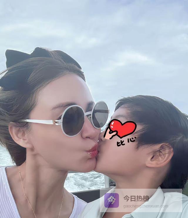 张歆艺袁弘藏7年的儿子，藏着星二代最狠的真相