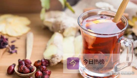 山楂和它们一起煮水喝，肝脏干净了，脂肪、肝炎都能消！