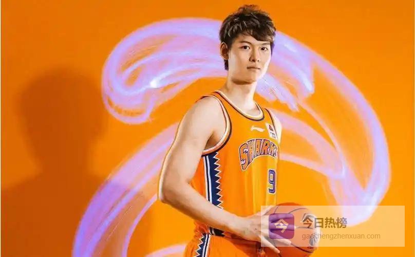 上海男篮豪取17连胜创队史第二纪录，王哲林轮休仍大胜22分，三分命中率64%太恐怖