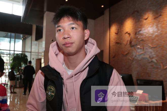 英超伯恩利高层承认曾想引进王钰栋，结果转会费太高，未能如愿