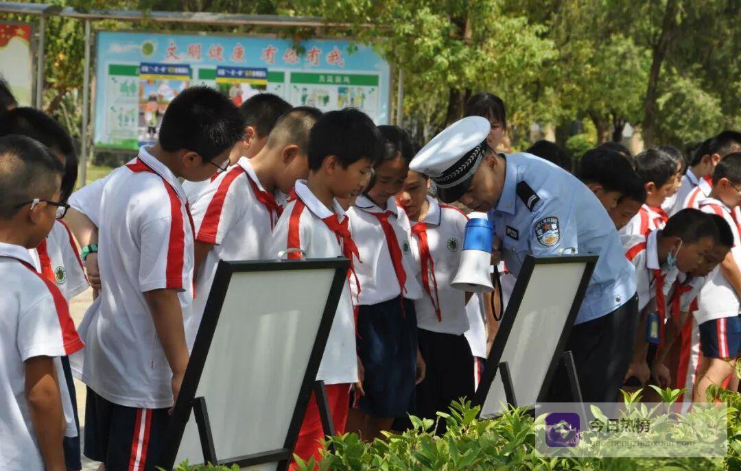 交警+老师+家长，武平这所小学门口的“安全铁三角”