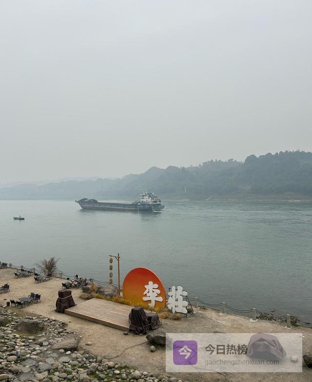 「李庄免费开放却堵成狗，当年16字电文，如今成流量负累？」