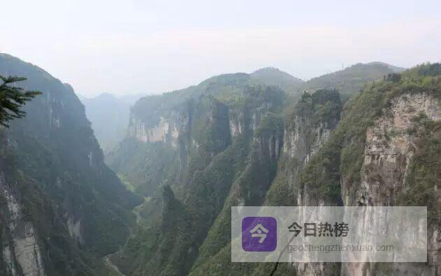 峡谷里的守灯人：石正华与夯湘的百年光影