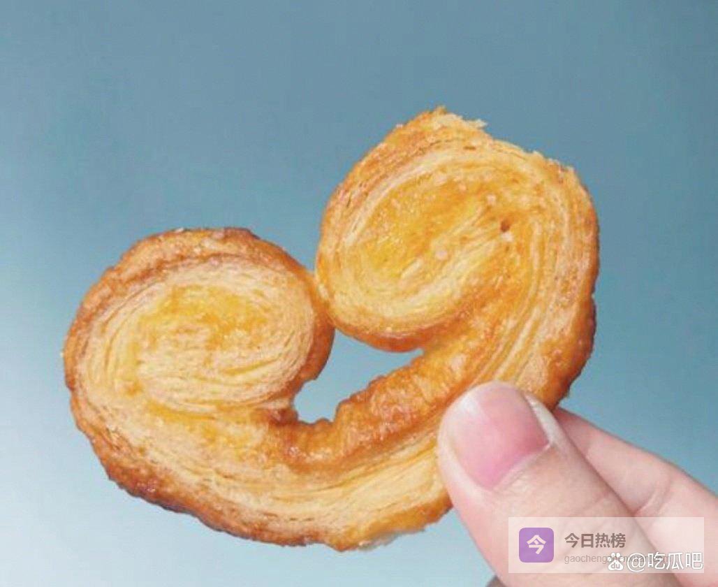 台办送每人一大盒蝴蝶酥，江怡臻行李箱塞不下留酒店，直呼后悔没带回家！