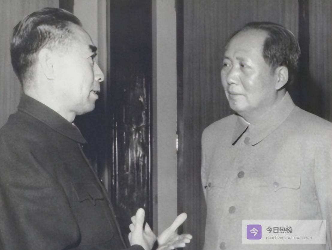1946年周恩来着急赶到毛主席身边汇报：我犯下了一个极其严重的错误，怎么处理才合适？