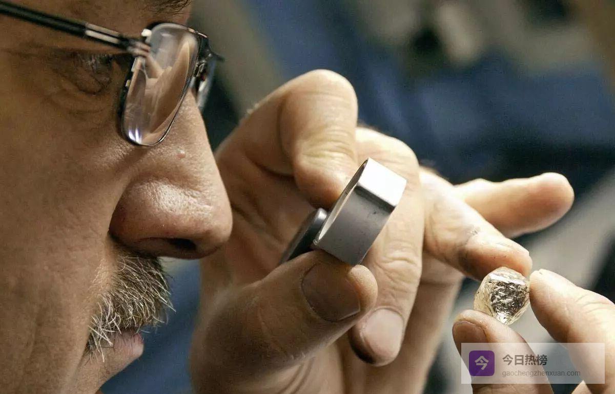 硬度冠军也怕摔：钻石“碎”不碎的真相
