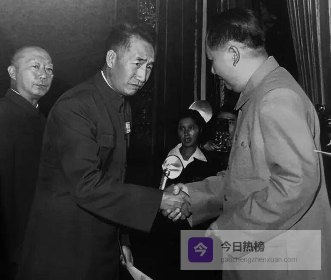 徐向前一直都不明白：中央给西路军的命令为什么一变再变