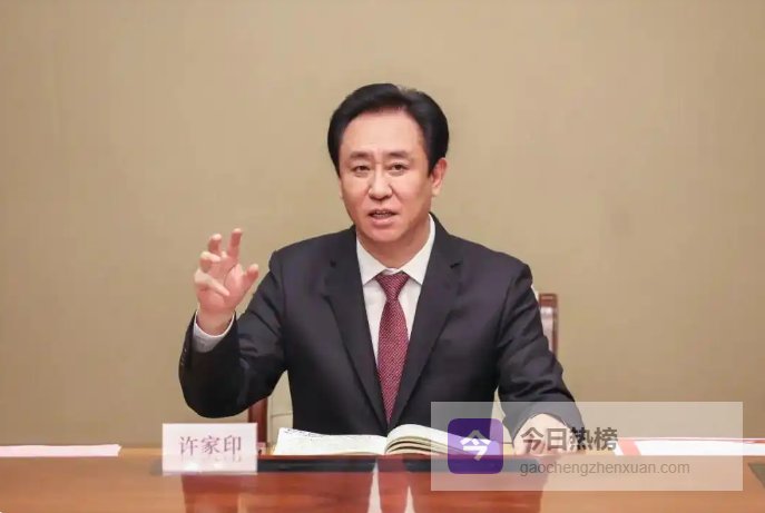 名记怒批67岁许家印：耻辱！中国足球记者被他的“红包”成批消灭