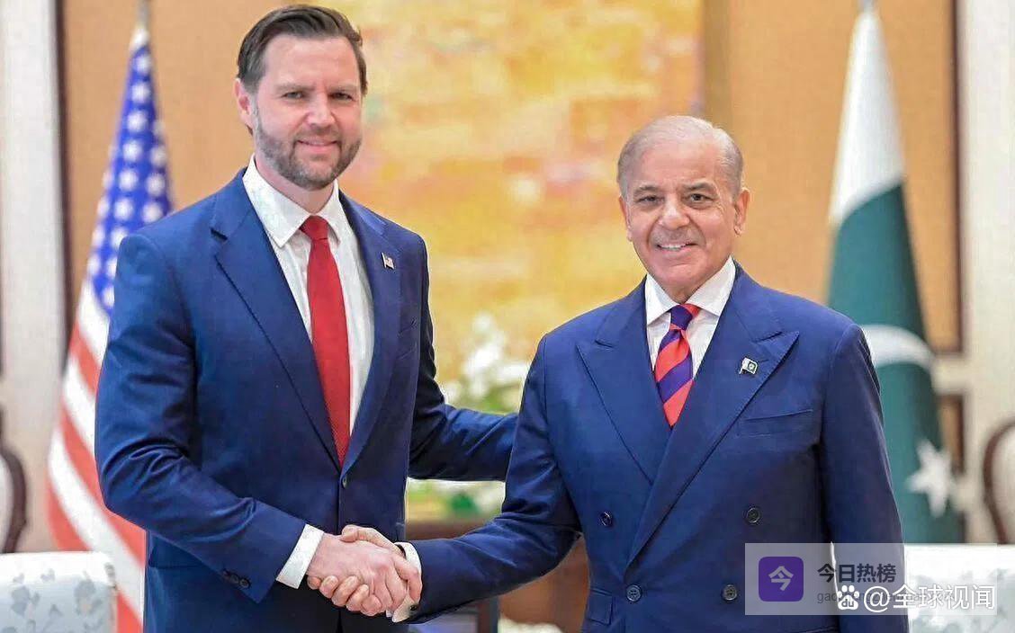 重磅！4月15日，伊朗40天狂射2181枚导弹炸翻美军基地，五角大楼竟暗自松气：终于摸清中国导弹底牌？