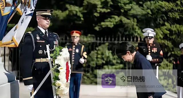 日本首相跪拜原子弹投手 高市早苗阿灵顿献花 刺痛核爆受害者