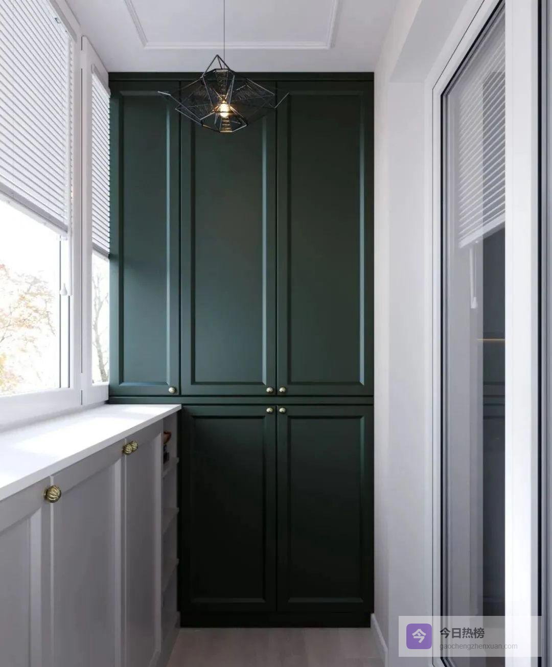 封阳台+足采光=黄金收纳位：阳台柜避坑全攻略