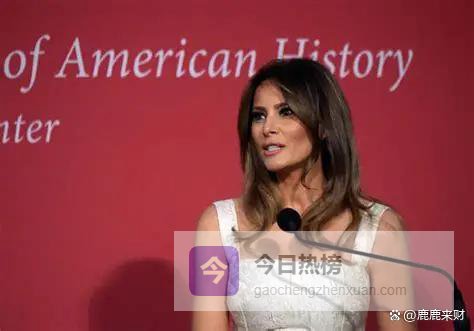 毫无征兆，突如其来。特朗普老婆梅拉尼亚于昨天做出声明，否认与爱泼斯坦是朋友，称从未参与其罪行，她到底在怕什么？