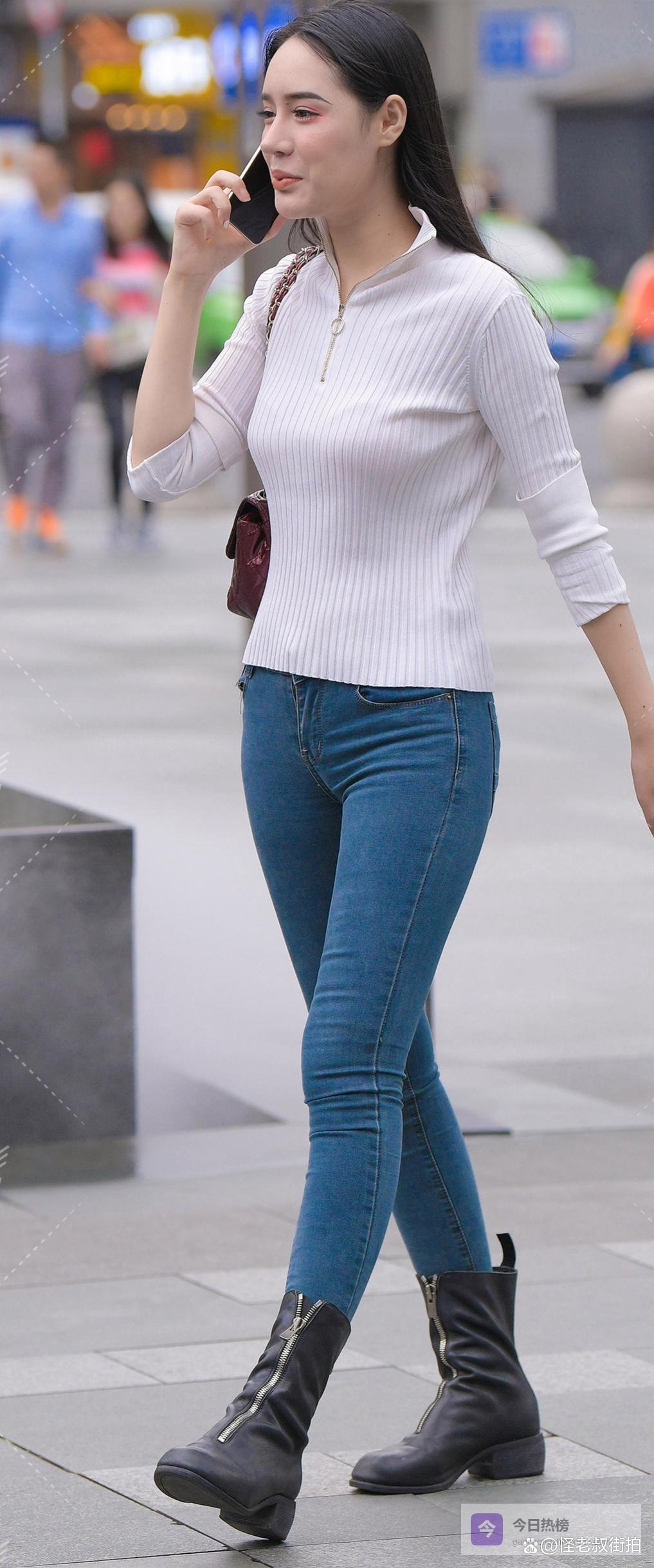 法式慵懒的进阶美学，白针织与蓝牛仔的“复古回响”！