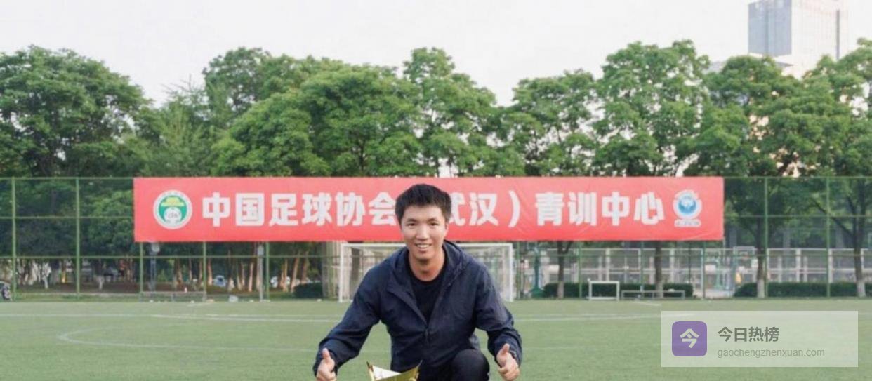 砸了二十六个亿就为这一批娃娃兵，粤超清远队名单全是恒大足校零九梯队，青训钱烧成了低级别赛场的库存